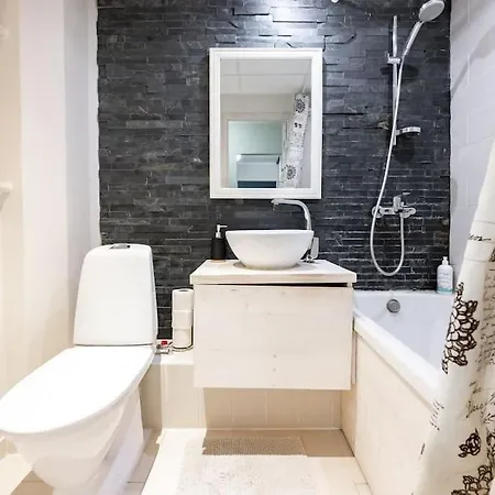 Convenient Close To Airport And Old Town Apartment