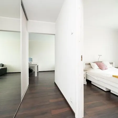 Convenient Close To Airport And Old Town Apartment