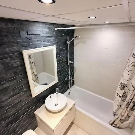 Convenient Close To Airport And Old Town *