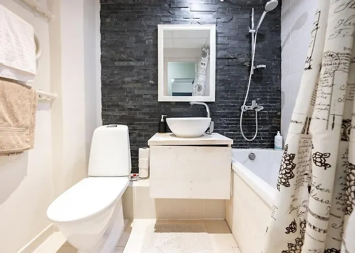 Convenient Close To Airport And Old Town 公寓