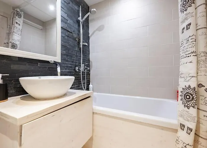 Convenient Close To Airport And Old Town