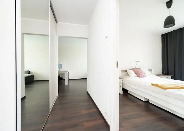 Convenient Close To Airport And Old Town Apartment