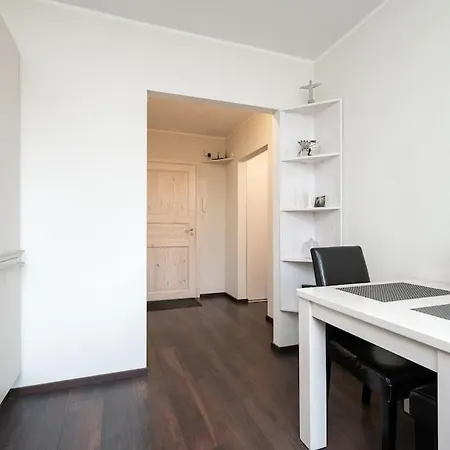 Apartment Convenient Close To Airport And Old Town
