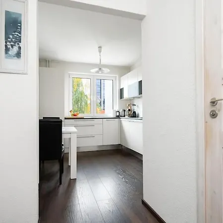 Convenient Close To Airport And Old Town Apartment